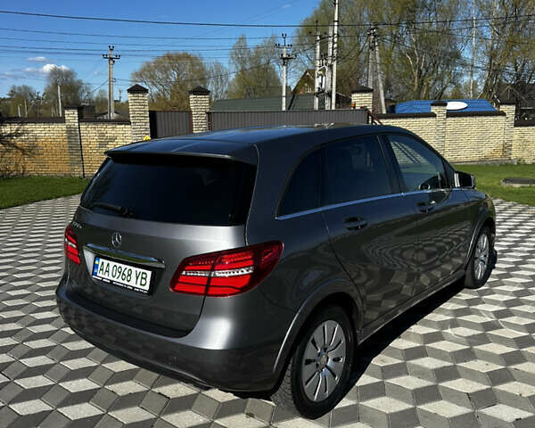 Сірий Мерседес Б-клас, об'ємом двигуна 0 л та пробігом 63 тис. км за 12900 $, фото 12 на Automoto.ua