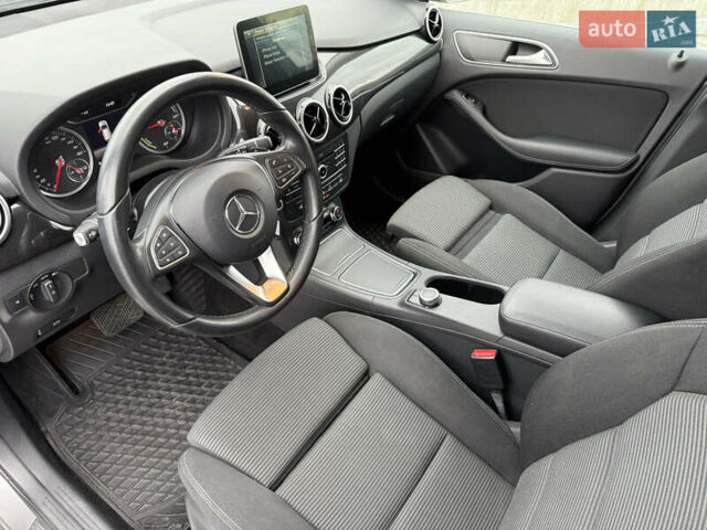 Сірий Мерседес Б-клас, об'ємом двигуна 0 л та пробігом 63 тис. км за 12900 $, фото 11 на Automoto.ua