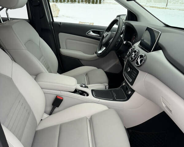 Серый Мерседес Б-класс, объемом двигателя 0 л и пробегом 92 тыс. км за 10800 $, фото 21 на Automoto.ua