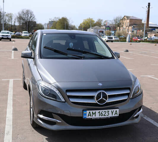 Серый Мерседес Б-класс, объемом двигателя 0 л и пробегом 128 тыс. км за 10499 $, фото 2 на Automoto.ua