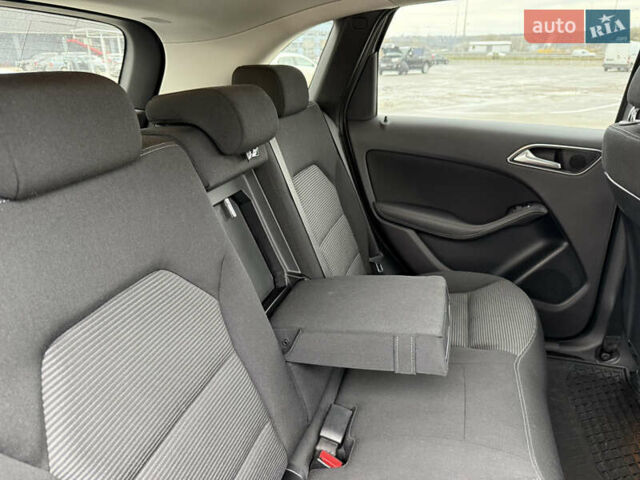 Сірий Мерседес Б-клас, об'ємом двигуна 0 л та пробігом 63 тис. км за 12900 $, фото 19 на Automoto.ua