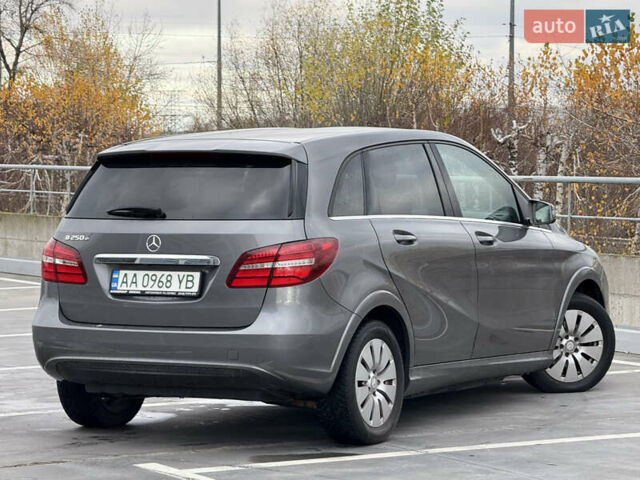 Сірий Мерседес Б-клас, об'ємом двигуна 0 л та пробігом 63 тис. км за 12900 $, фото 9 на Automoto.ua