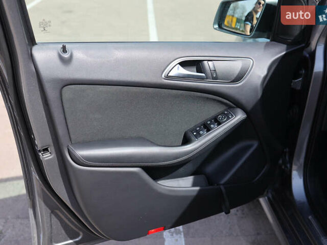 Серый Мерседес Б-класс, объемом двигателя 0 л и пробегом 128 тыс. км за 10499 $, фото 12 на Automoto.ua