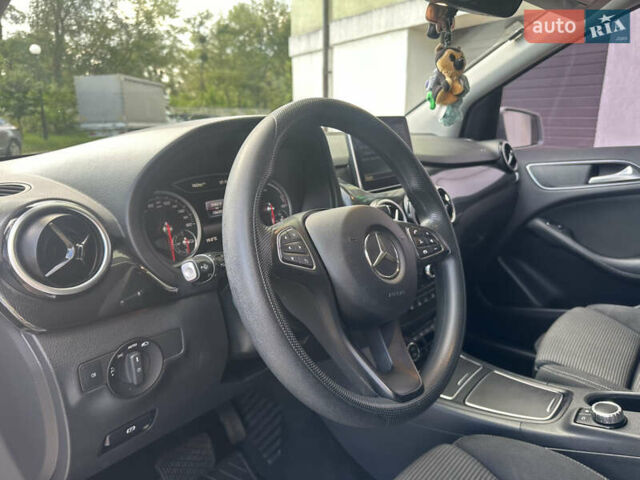 Сірий Мерседес Б-клас, об'ємом двигуна 0 л та пробігом 153 тис. км за 10500 $, фото 10 на Automoto.ua