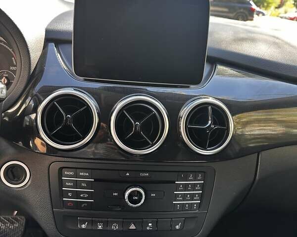 Сірий Мерседес Б-клас, об'ємом двигуна 0 л та пробігом 76 тис. км за 14000 $, фото 8 на Automoto.ua