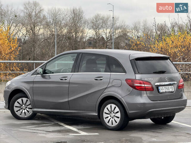 Сірий Мерседес Б-клас, об'ємом двигуна 0 л та пробігом 63 тис. км за 12900 $, фото 7 на Automoto.ua