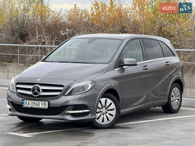 Сірий Мерседес Б-клас, об'ємом двигуна 0 л та пробігом 63 тис. км за 12900 $, фото 3 на Automoto.ua