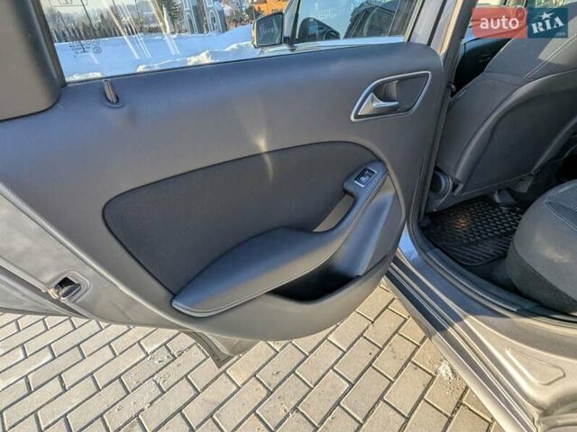 Сірий Мерседес Б-клас, об'ємом двигуна 0 л та пробігом 142 тис. км за 8999 $, фото 71 на Automoto.ua