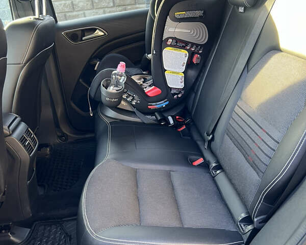 Серый Мерседес Б-класс, объемом двигателя 0 л и пробегом 116 тыс. км за 11700 $, фото 8 на Automoto.ua