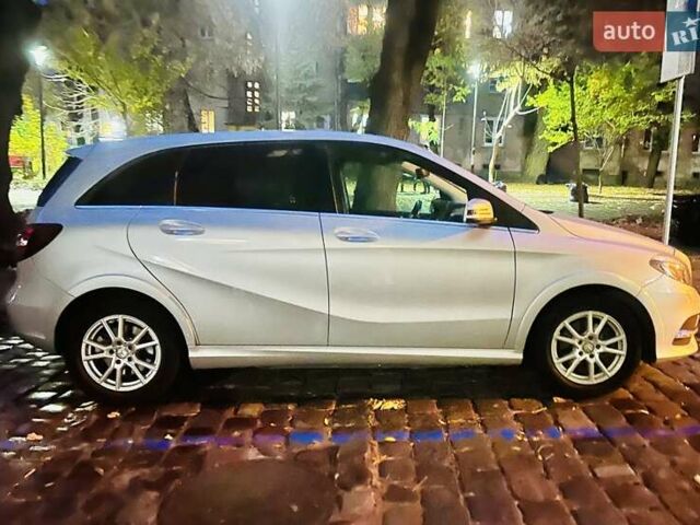 Сірий Мерседес Б-клас, об'ємом двигуна 0 л та пробігом 133 тис. км за 10500 $, фото 1 на Automoto.ua