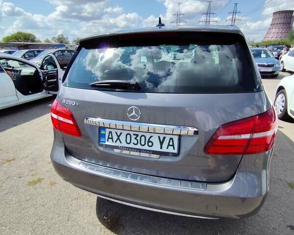 Мерседес Б-клас 2016 у Харкові на Automoto.ua Сірий Мерседес Б-клас, об'ємом двигуна 0 л та пробігом 90 тис. км за 13000 $, фото 4 на Automoto.ua