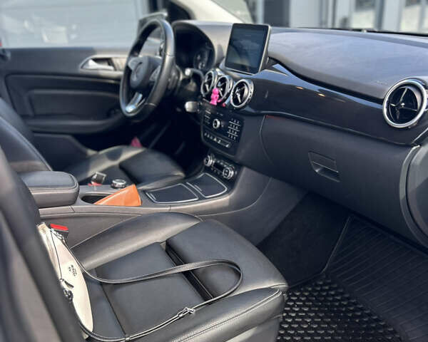 Серый Мерседес Б-класс, объемом двигателя 0 л и пробегом 100 тыс. км за 11275 $, фото 6 на Automoto.ua