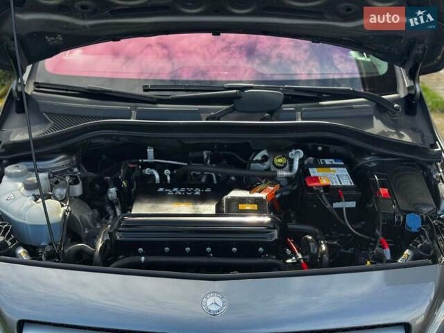 Серый Мерседес Б-класс, объемом двигателя 0 л и пробегом 115 тыс. км за 10250 $, фото 54 на Automoto.ua