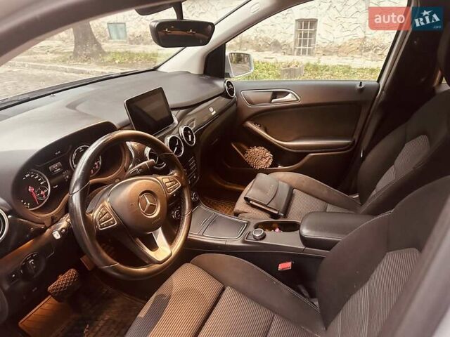 Серый Мерседес Б-класс, объемом двигателя 0 л и пробегом 133 тыс. км за 10500 $, фото 5 на Automoto.ua