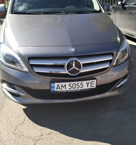 Сірий Мерседес Б-клас, об'ємом двигуна 0 л та пробігом 136 тис. км за 12800 $, фото 1 на Automoto.ua