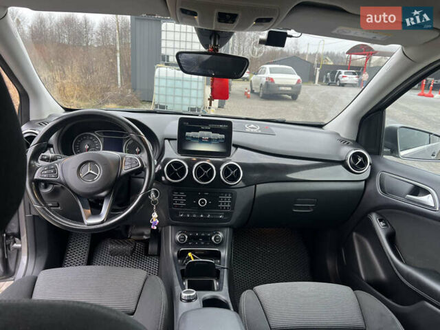 Сірий Мерседес Б-клас, об'ємом двигуна 0 л та пробігом 139 тис. км за 10400 $, фото 17 на Automoto.ua