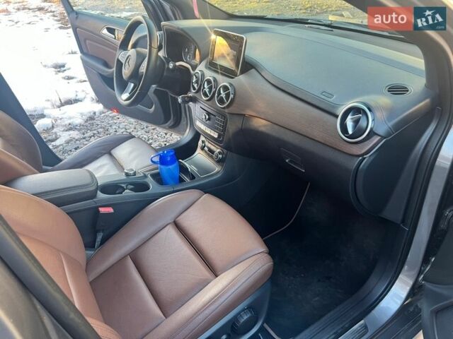 Серый Мерседес Б-класс, объемом двигателя 0 л и пробегом 114 тыс. км за 10600 $, фото 22 на Automoto.ua