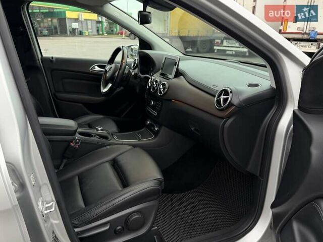 Сірий Мерседес Б-клас, об'ємом двигуна 0 л та пробігом 159 тис. км за 9400 $, фото 20 на Automoto.ua