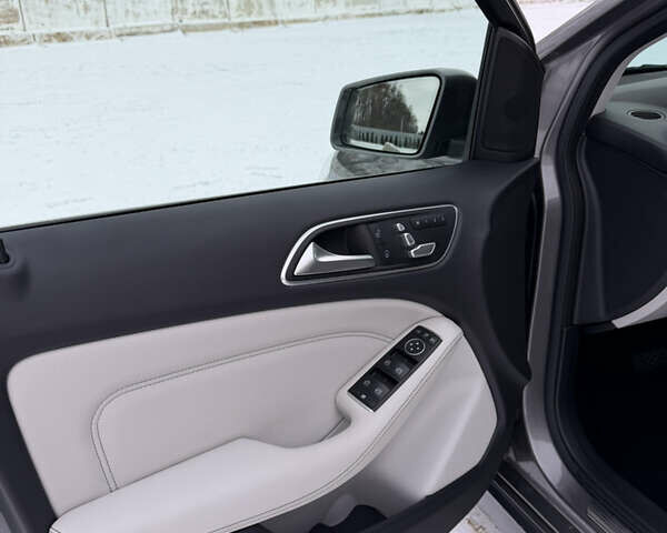 Серый Мерседес Б-класс, объемом двигателя 0 л и пробегом 92 тыс. км за 10800 $, фото 11 на Automoto.ua