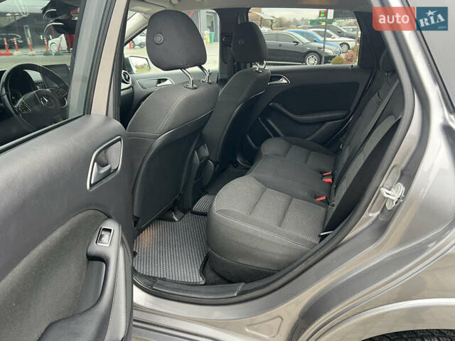 Сірий Мерседес Б-клас, об'ємом двигуна 0 л та пробігом 139 тис. км за 10400 $, фото 15 на Automoto.ua