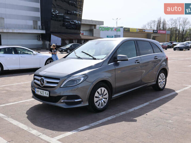 Серый Мерседес Б-класс, объемом двигателя 0 л и пробегом 128 тыс. км за 10499 $, фото 4 на Automoto.ua