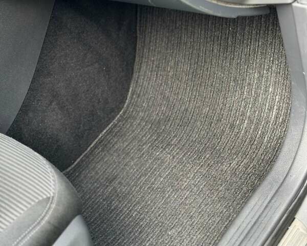 Серый Мерседес Б-класс, объемом двигателя 0 л и пробегом 115 тыс. км за 10250 $, фото 50 на Automoto.ua