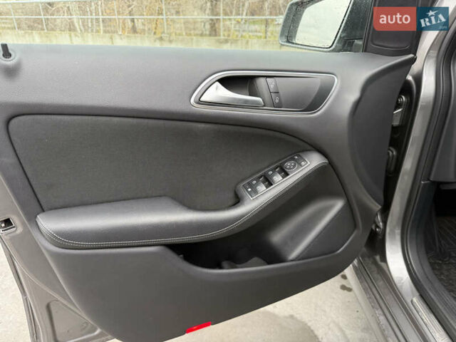 Сірий Мерседес Б-клас, об'ємом двигуна 0 л та пробігом 63 тис. км за 12900 $, фото 14 на Automoto.ua