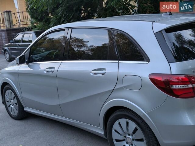 Сірий Мерседес Б-клас, об'ємом двигуна 0 л та пробігом 107 тис. км за 9600 $, фото 20 на Automoto.ua
