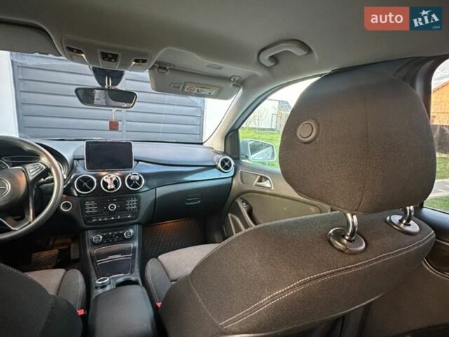 Серый Мерседес Б-класс, объемом двигателя 0 л и пробегом 139 тыс. км за 11500 $, фото 18 на Automoto.ua