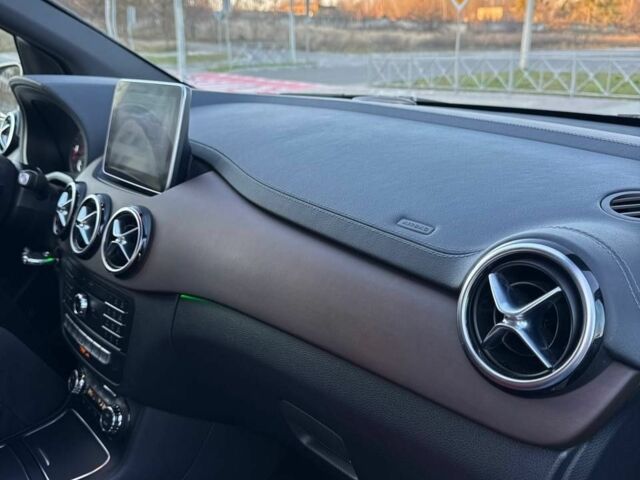 Серый Мерседес Б-класс, объемом двигателя 0 л и пробегом 110 тыс. км за 10499 $, фото 16 на Automoto.ua