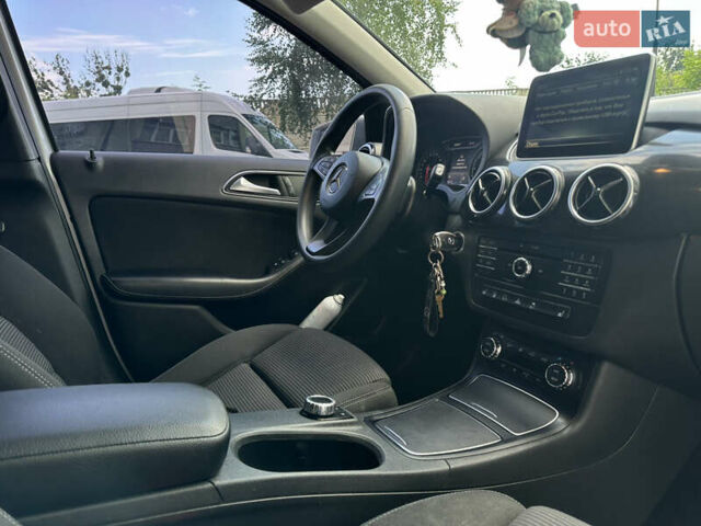 Сірий Мерседес Б-клас, об'ємом двигуна 0 л та пробігом 153 тис. км за 10500 $, фото 12 на Automoto.ua