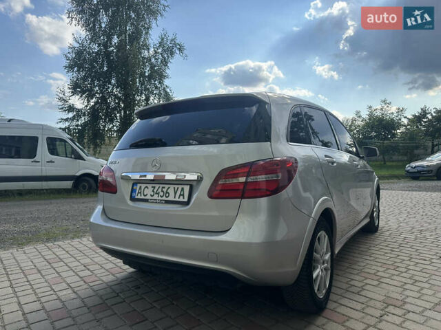 Сірий Мерседес Б-клас, об'ємом двигуна 0 л та пробігом 153 тис. км за 10500 $, фото 4 на Automoto.ua