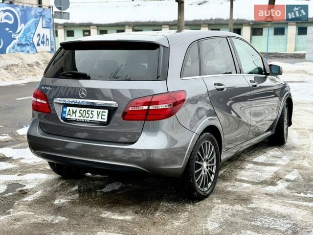 Сірий Мерседес Б-клас, об'ємом двигуна 0 л та пробігом 140 тис. км за 9500 $, фото 15 на Automoto.ua