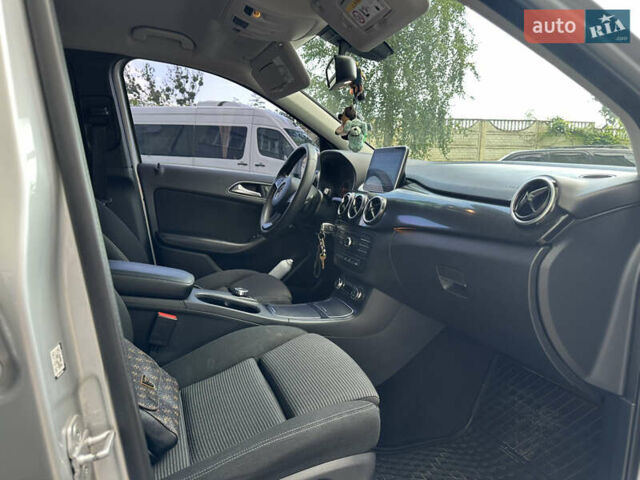 Сірий Мерседес Б-клас, об'ємом двигуна 0 л та пробігом 153 тис. км за 10500 $, фото 13 на Automoto.ua