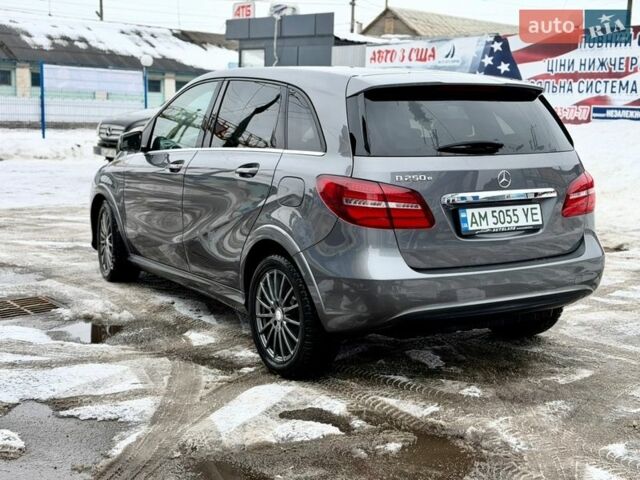 Сірий Мерседес Б-клас, об'ємом двигуна 0 л та пробігом 139 тис. км за 9400 $, фото 10 на Automoto.ua