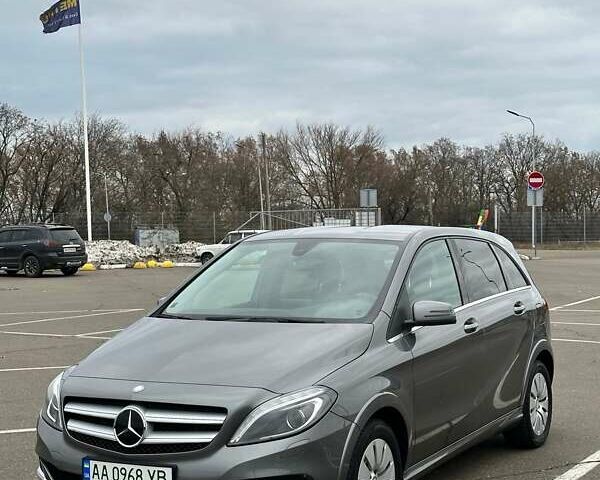 Серый Мерседес Б-класс, объемом двигателя 0 л и пробегом 63 тыс. км за 12500 $, фото 2 на Automoto.ua