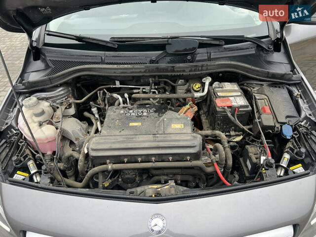 Сірий Мерседес Б-клас, об'ємом двигуна 0 л та пробігом 139 тис. км за 10400 $, фото 26 на Automoto.ua