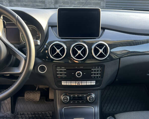 Серый Мерседес Б-класс, объемом двигателя 0 л и пробегом 116 тыс. км за 11700 $, фото 4 на Automoto.ua