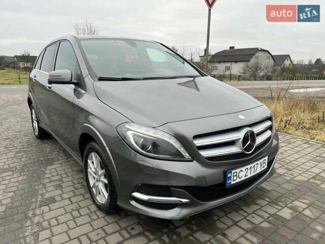 Сірий Мерседес Б-клас, об'ємом двигуна 0 л та пробігом 139 тис. км за 10400 $, фото 2 на Automoto.ua