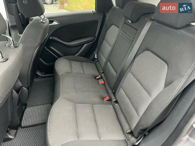 Сірий Мерседес Б-клас, об'ємом двигуна 0 л та пробігом 139 тис. км за 10400 $, фото 16 на Automoto.ua