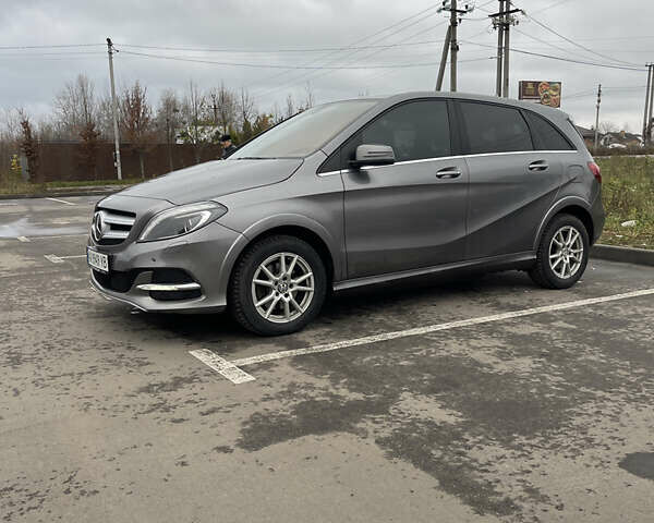 Сірий Мерседес Б-клас, об'ємом двигуна 0 л та пробігом 142 тис. км за 11800 $, фото 3 на Automoto.ua