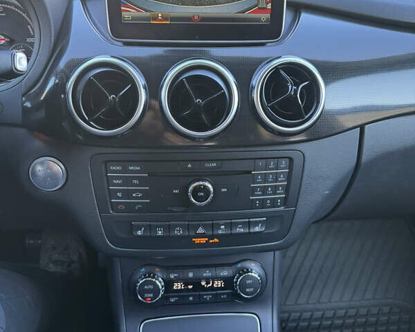 Серый Мерседес Б-класс, объемом двигателя 0 л и пробегом 150 тыс. км за 9850 $, фото 12 на Automoto.ua