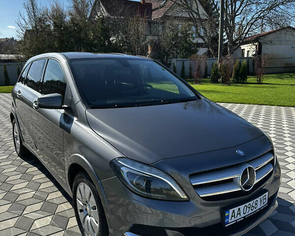 Сірий Мерседес Б-клас, об'ємом двигуна 0 л та пробігом 63 тис. км за 12900 $, фото 18 на Automoto.ua