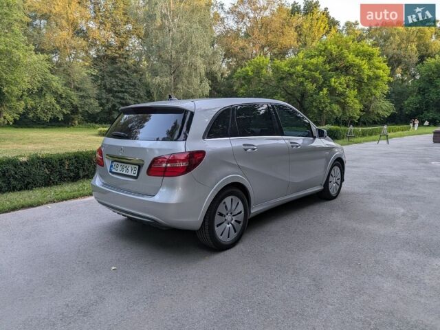 Сірий Мерседес Б-клас, об'ємом двигуна 0 л та пробігом 107 тис. км за 9600 $, фото 13 на Automoto.ua