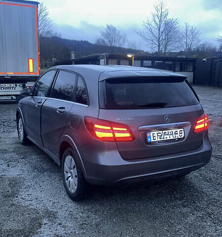 Сірий Мерседес Б-клас, об'ємом двигуна 0 л та пробігом 116 тис. км за 8999 $, фото 49 на Automoto.ua