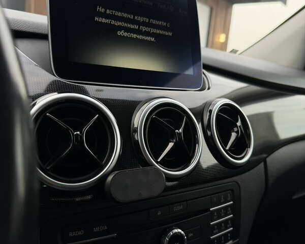 Серый Мерседес Б-класс, объемом двигателя 0 л и пробегом 140 тыс. км за 10400 $, фото 31 на Automoto.ua
