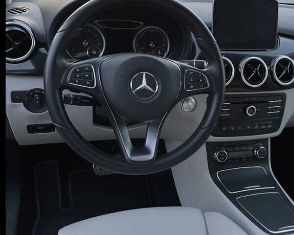 Сірий Мерседес Б-клас, об'ємом двигуна 0 л та пробігом 63 тис. км за 12000 $, фото 7 на Automoto.ua