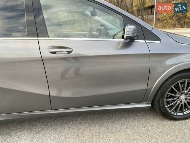 Серый Мерседес Б-класс, объемом двигателя 0 л и пробегом 147 тыс. км за 10900 $, фото 78 на Automoto.ua