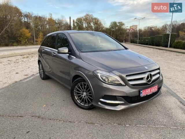 Серый Мерседес Б-класс, объемом двигателя 0 л и пробегом 147 тыс. км за 10900 $, фото 2 на Automoto.ua