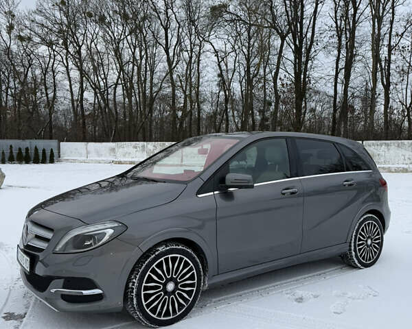Серый Мерседес Б-класс, объемом двигателя 0 л и пробегом 92 тыс. км за 10800 $, фото 4 на Automoto.ua